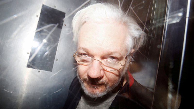 Fotografija: Ustanovitelj Wikileaksa Julian Assange je od leta 2019 zaprt v londonskem zaporu Belmarsh. FOTO: Henry Nicholls/Reuters