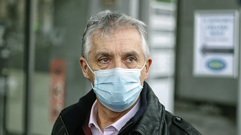 Fotografija: V pogodbi, podpisani s podjetjem Majbert Pharm, je po besedah Tomaža Gantarja klavzula, ki določa, da se razveljavi, če se izkaže, da testi ne bi ustrezali zahtevanim standardom kakovosti.
FOTO: Blaž Samec/Delo