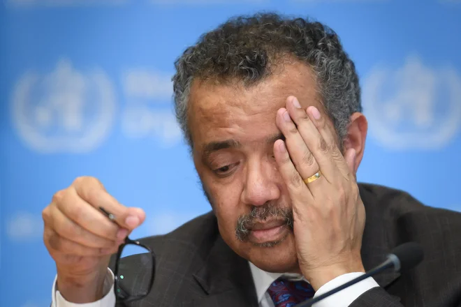 Generalni direktor Svetovne zdravstvene organizacije Tedros Adhanom Ghebreyesus ni mogel skriti razočaranja ob novici, da vodstvo v Pekingu ekipi strokovnjakov ni dovolilo, da bi začeli preiskavo o izvoru koronavirusa. FOTO: Fabrice Coffrini/AFP