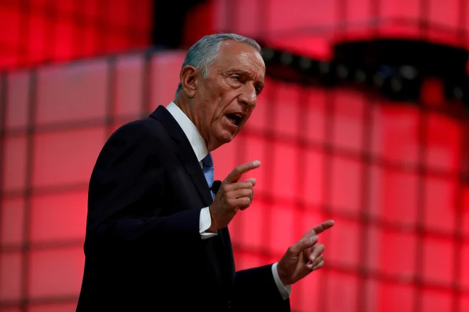 Pedsednik Portugalske Marcelo Rebelo de Sousa je zaradi stika z okuženim v samoizolaciji. FOTO: Rafael Marchante/Reuters