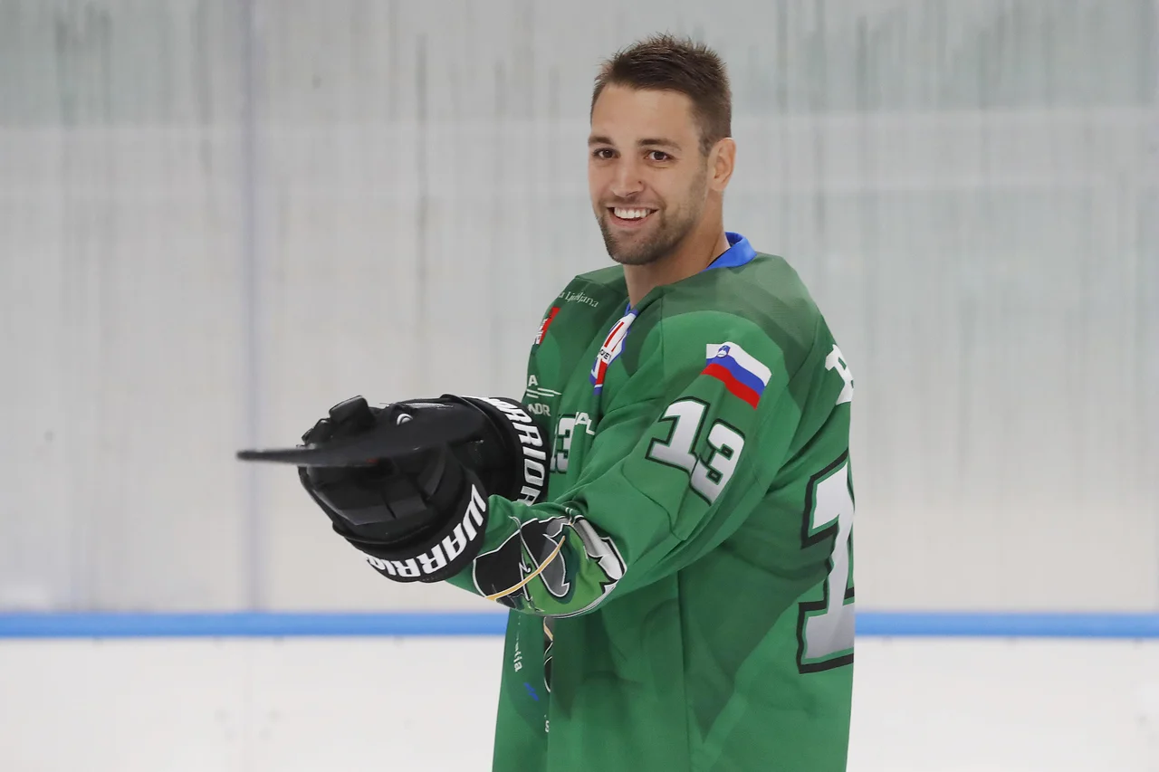 Fotografija: Ljubljanski kapetan Žiga Pance je z vodilnim golom hitro opravil z bremenom pomembne tekme. FOTO: Leon Vidic/Delo