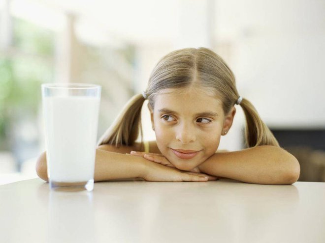 Mleko je raztopina hranil, ki je blizu popolnemu živilu. FOTO: Shutterstock