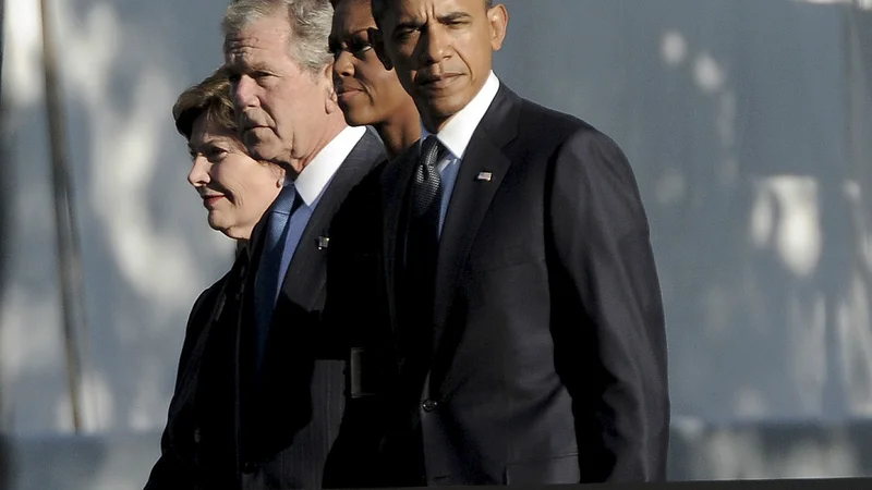 Fotografija: Nekdanja predsednika Barack Obama in George W. Bush s svojima soprogama. FOTO: Justin Lane/Reuters