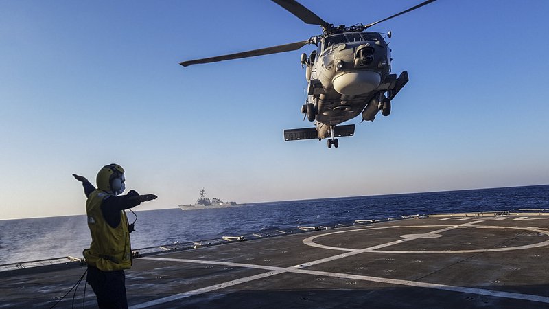 Fotografija: Prizor s skupnih vaj grške in ameriške vojaške mornarnice. FOTO: AFP