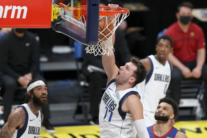 Luka Dončić je v podaljšku dosegel 9 izmed svojih 38 točk. FOTO: Matthew Stockman/AFP.