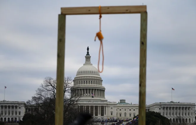 Postavlja se vprašanje, ali si Slovenija lahko privošči ohlajene odnose z ZDA, ki mnenja sedanjega predsednika vlade o Bidnu kot »šibkem predsedniku« ni spregledala. FOTO: Andrew Caballero-reynolds/AFP