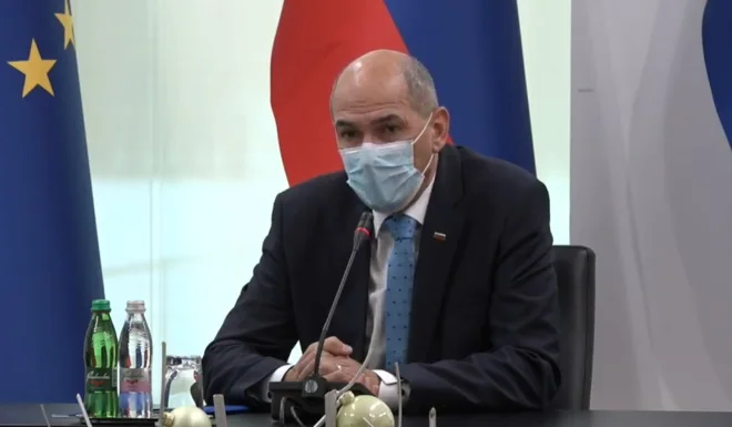 Janez Janša na novinarski konferenci na Brdu. FOTO: Posnetek zaslona/STA
