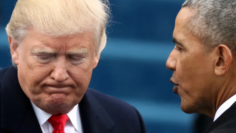 Fotografija: Demokratski predsednik Barack Obama se je pred štirimi leti udeležil Trumpove inauguracije. Foto Carlos Barria/Reuters
