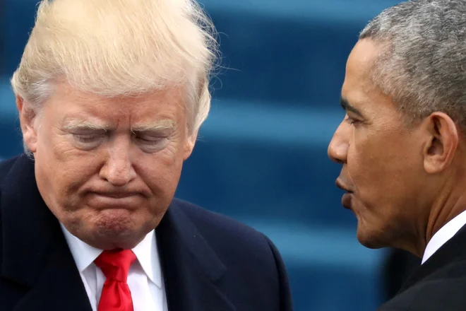 Demokratski predsednik Barack Obama se je pred štirimi leti udeležil Trumpove inauguracije.&nbsp;Foto Carlos Barria/Reuters