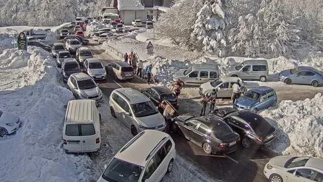 Fotografija: Prelaz Črnivec danes dopoldne. FOTO: Drsi