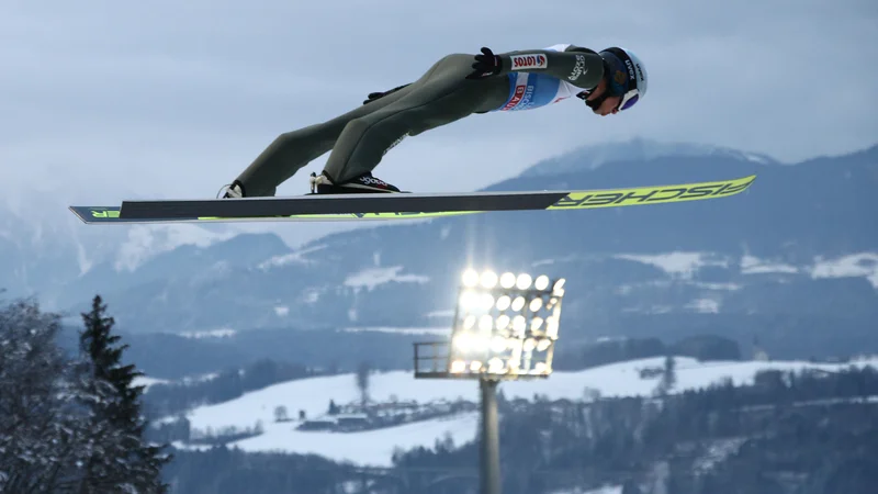 Fotografija: Kamil Stoch se je z 39. zmago v svetovnem pokalu izenačil z rojakom Adamom Malyszem. FOTO: Lisi Niesner Reuters