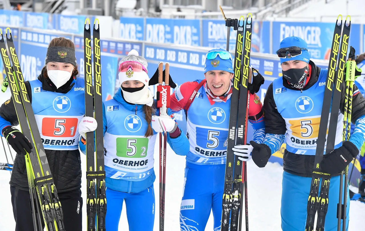 Fotografija: Ruska mešana štafeta je bila zmagovalka v nemškem Oberhofu, slovenska p aje bila v ozadju 18. FOTO: Tobias Schwarz/AFP