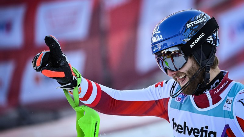 Fotografija: Marco Schwarz se je veseli prve slalomske zmag ev svetovnem pokalu. FOTO: Fabrice Coffrini/AFP