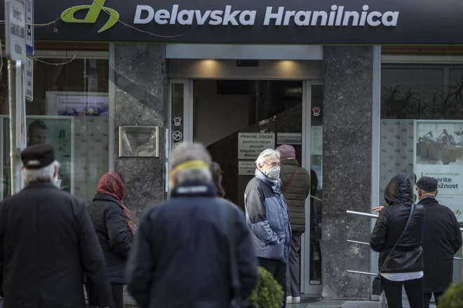 Po izredni 2-odstotni uskladitvi pokojnin konec decembra, bodo upokojenci ta mesec deležni še redne 2,5-odstotne usklaitve. FOTO: Voranc Vogel/Delo