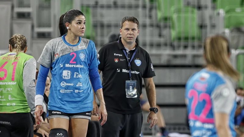 Fotografija: Rokometašice Krima so v Nemčiji ušle porazu v lig prvakinj in osvojile pomembno točko v boju za šesto mesto v skupini. FOTO: Blaž Samec/Delo