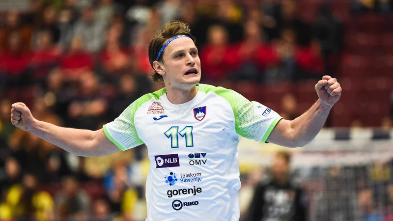 Fotografija: Eden od boljših v slovenski reprezentanci Jure Dolenec ni bil zadovoljen s predstavo proti žilavi in vztrajni Nizozemski. Foto Jonathan Nackstrand/AFP