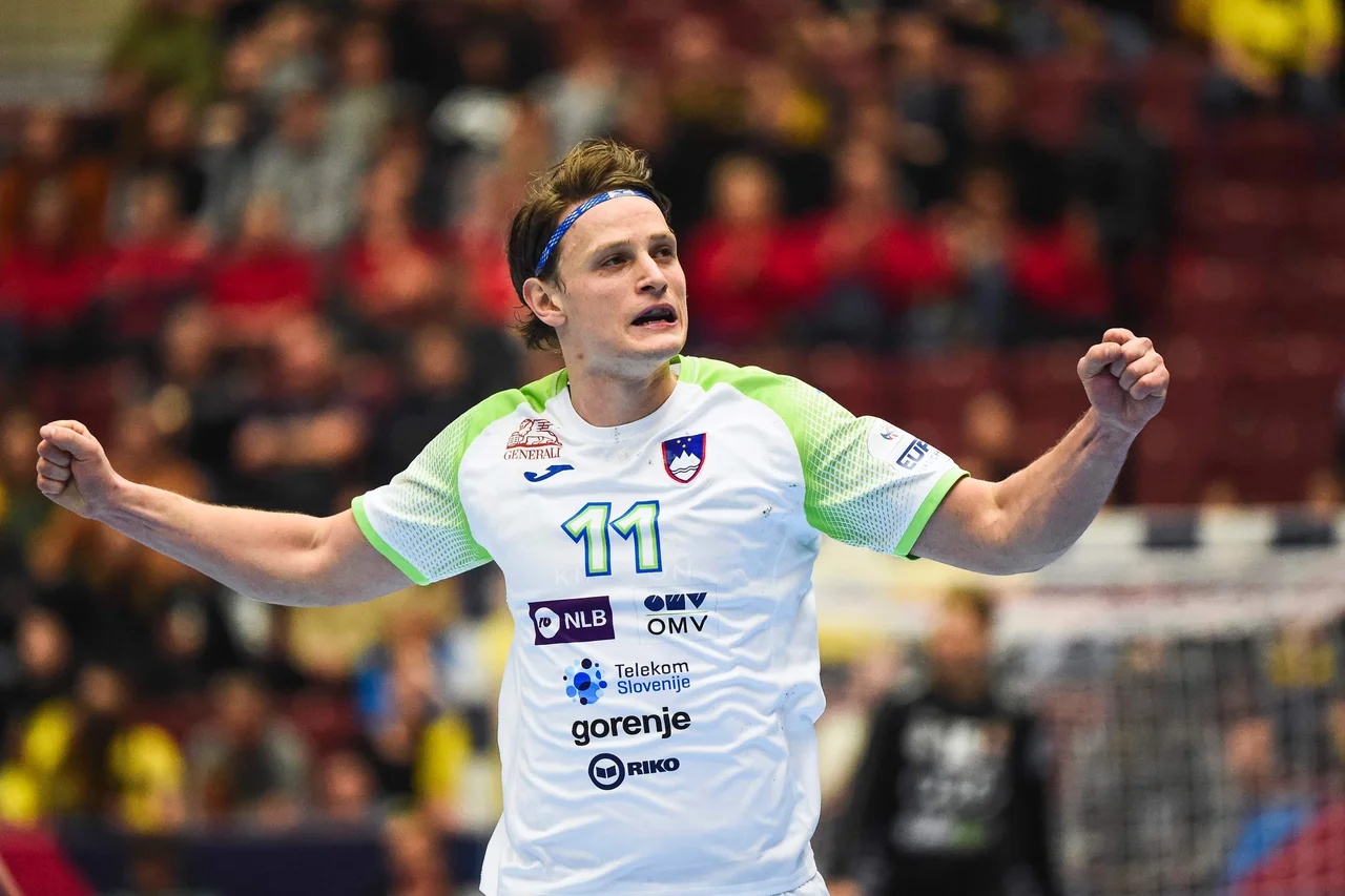 Fotografija: Eden od boljših v slovenski reprezentanci Jure Dolenec ni bil zadovoljen s predstavo proti žilavi in vztrajni Nizozemski. Foto Jonathan Nackstrand/AFP