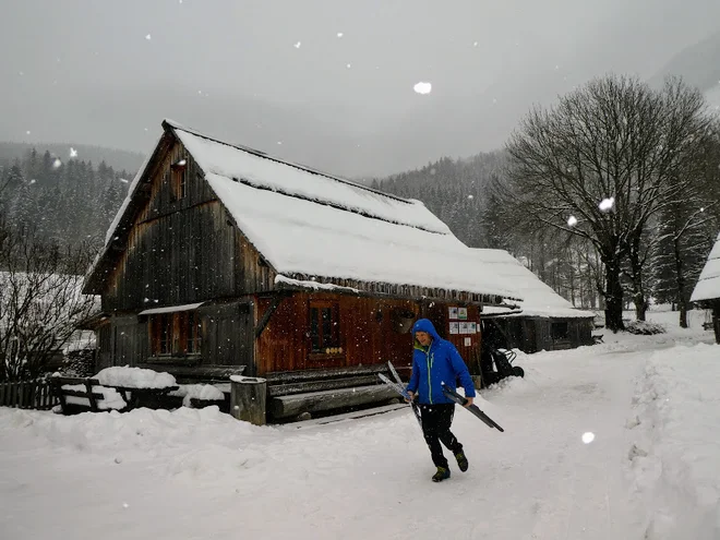 Naužijte se gorskega zraka tudi v slabem vremenu in obiščite enega najmanjših, a slikovitih tekaških centrov v Sloveniji. FOTO: Miroslav Cvjetičanin