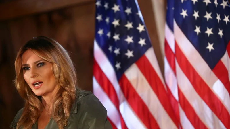Fotografija: Melania Trump je Američane pozvala še, naj si ne ustvarjajo prepričanj na podlagi barve kože in naj političnih ideologij ne izkoriščajo za nasilje in hudobnost. FOTO: Reuters