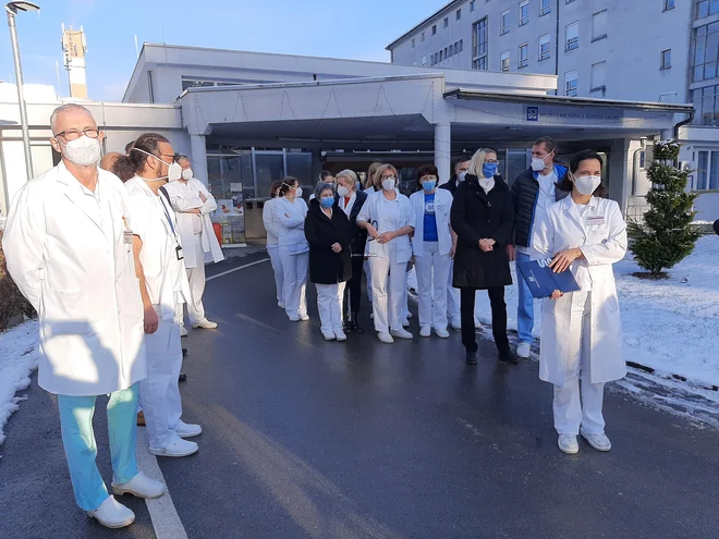Svet zavoda naj bi o imenovanju direktorja predvidoma odločal jutri. S političnimi menjavami v zadnjem hipu si je zagotovil večino. FOTO: Mateja Kotnik