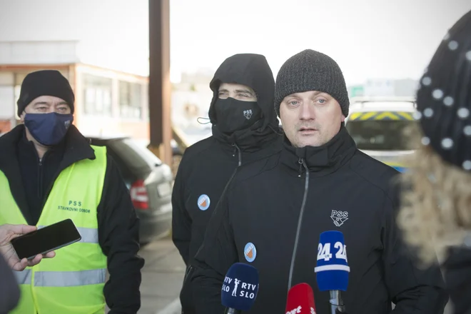 Rok Cvetko, predsednik PSS, je kot vzrok za stavko izpostavil tudi neuresničevanje vladnih obljub glede plač. FOTO: Jure Eržen/Delo