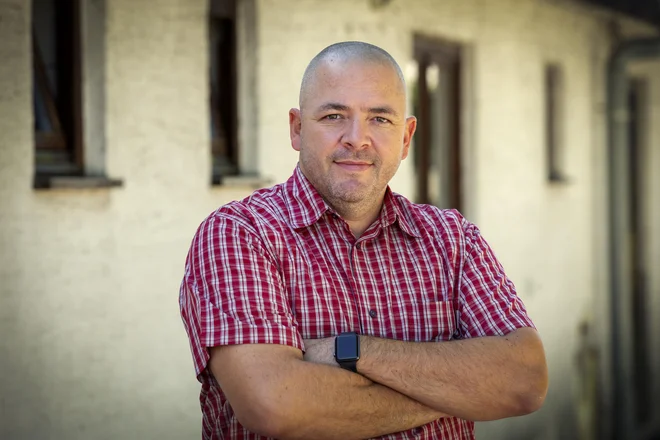 Žiga Osterc se po prvem letu vodenja GZS otepa številnih očitkov in obtožb.