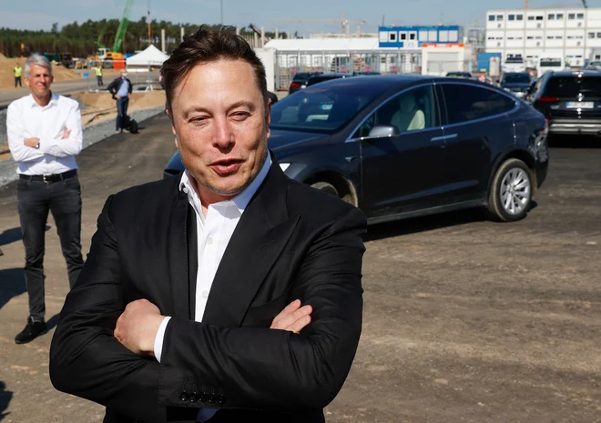 Musk še vedno zaostaja za Bezosom za 11 milijard dolarjev.<br />
FOTO: Odd Andersen/AFP