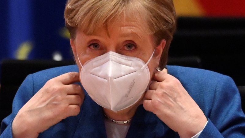 Fotografija: Nemška kanclekra Angela Merkel opozarja, da epidemije še ni konec. FOTO: Reuters