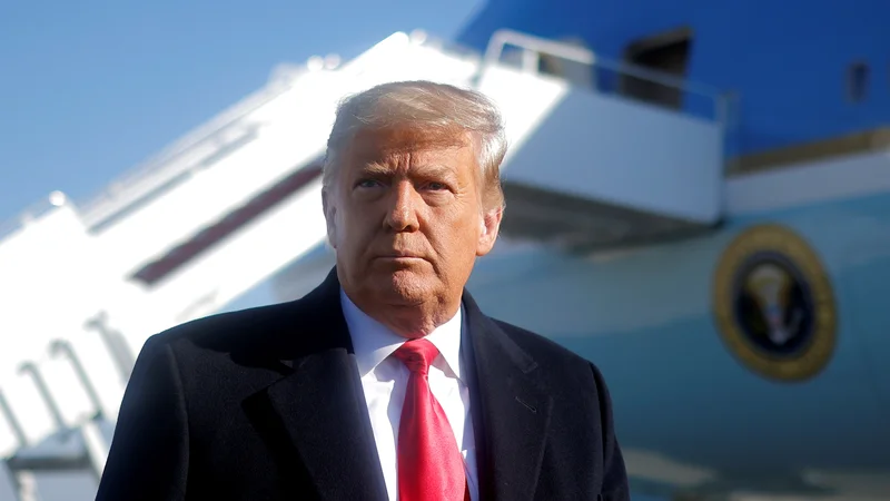 Fotografija: Donald Trump je z obiskom zidu na meji z Mehiko poskušal poudariti svoj prispevek k zmanjševanju nezakonitega priseljevanja. FOTO: Carlos Barria/Reuters