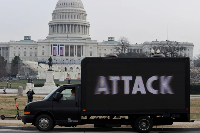 Protest zaradi vdora v kongres pred tednom dni. FOTO: Jonathan Ernst/Reuters