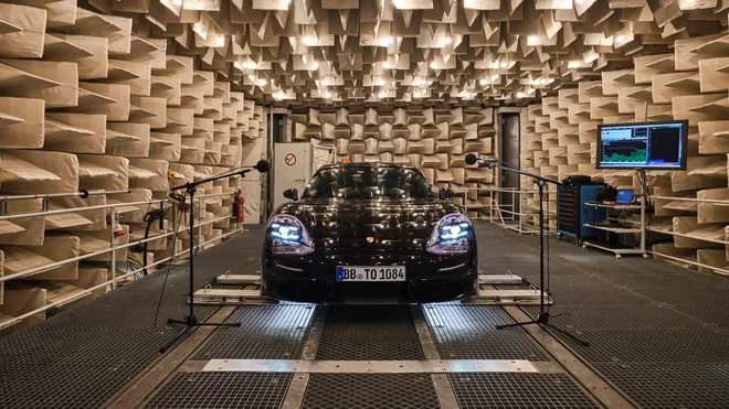 Električni porsche taycan je pomagal znamki k le zmernemu minusu. FOTO: Porsche