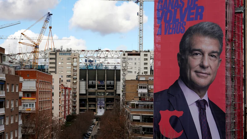 Fotografija: Joan Laporta je veliko vložil v promocijo svoje kandidature za predsednika Barcelone. FOTO: Juan Medina/Reuters