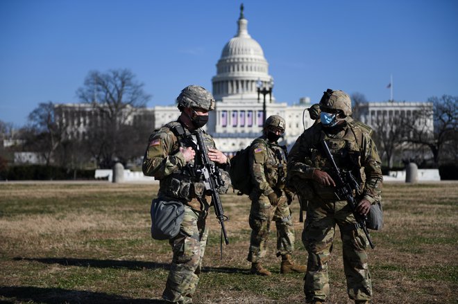 Vojaki nacionalne garde pred kongresom. FOTO: Brandon Bell/Reuters