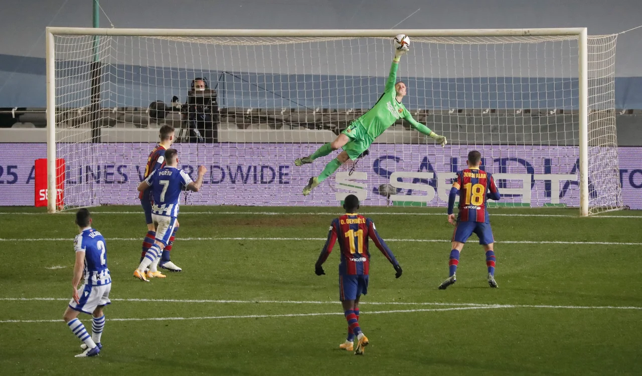 Fotografija: Marc-Andre ter Stegen je v 120 minutah ustavil 6 strelov, nato pa še dve enajstmetrovki. FOTO: Jon Nazca/Reuters