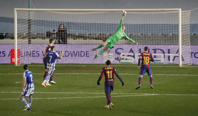 Marc-Andre ter Stegen je v 120 minutah ustavil 6 strelov, nato pa še dve enajstmetrovki. FOTO: Jon Nazca/Reuters