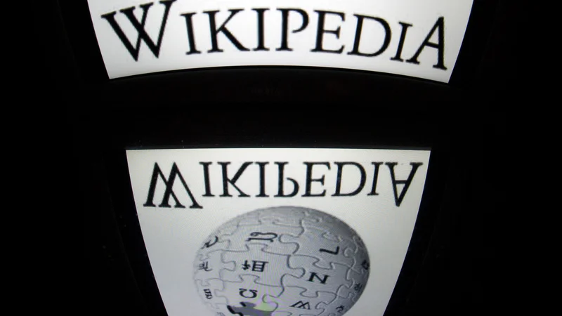 Fotografija: Wikipedija je nastala 15. januarja 2001. FOTO: Lionel Bonaventure/Afp