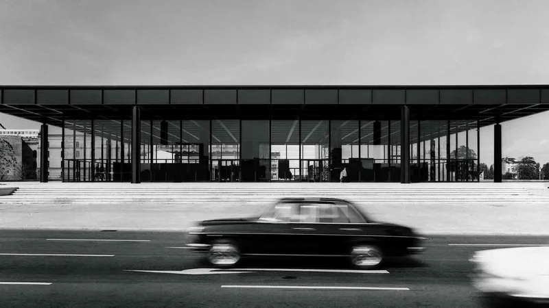 Nova galerija predstavlja osrednjo stavbo kulturnega centra nekdanjega zahodnega Berlina, okoli nje pa so vzniknili številni drugi muzeji in galerije. Fotografije Arhiv Neue Nationalgalerie Berlin