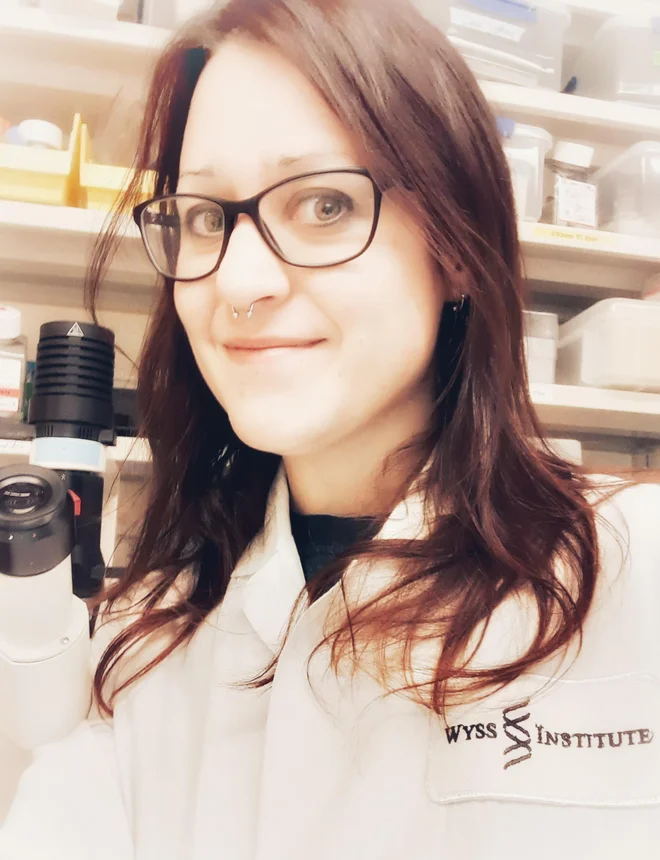 Tina Lebar v laboratoriju na medicinski fakulteti Univerze Harvard. FOTO: Osebni Arhiv