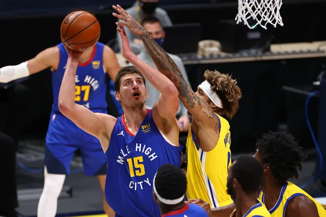 Razigrani Nikola Jokić je bil znova prvi mož Denverja. FOTO: Jamie Schwaberow/AFP