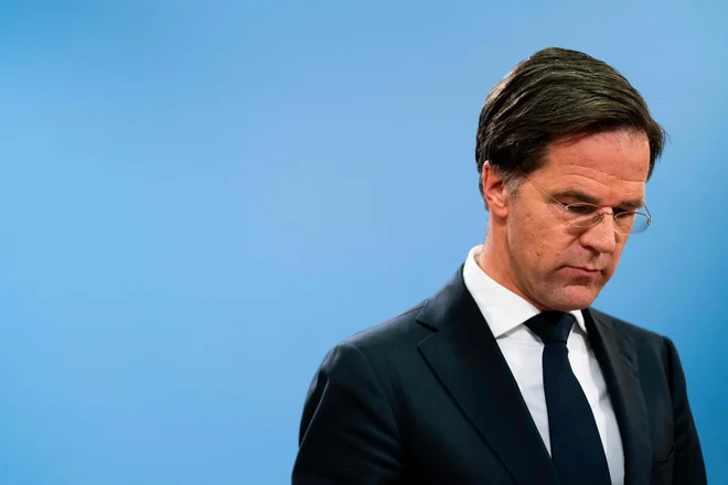 Nizozemski premier Mark Rutte na današnji novinarski konferenci. FOTO: Bart Maat/AFP