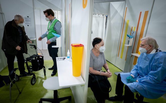 Cepljenje v Berlinu. FOTO: Kay Nietfeld/AFP