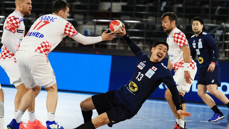 Fotografija: Hrvaški rokometaši so bili lahko po uvodnem nastopu na SP celo zadovoljni z osvojeno točko na tekmi z Japonsko. FOTO: Reuters