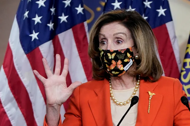 Predsednica predstavniškega doma Nancy Pelosi republikanske kongresnike sumi pomoči izgrednikom. Foto Joshua Roberts/&Reuters