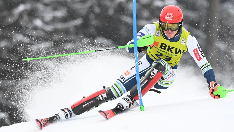 Fotografija: Štefan Hadalin je v drugo le bolje opravil svojo slalomsko vožnjo v Flachauu. FOTO: Joe Klamar/AFP