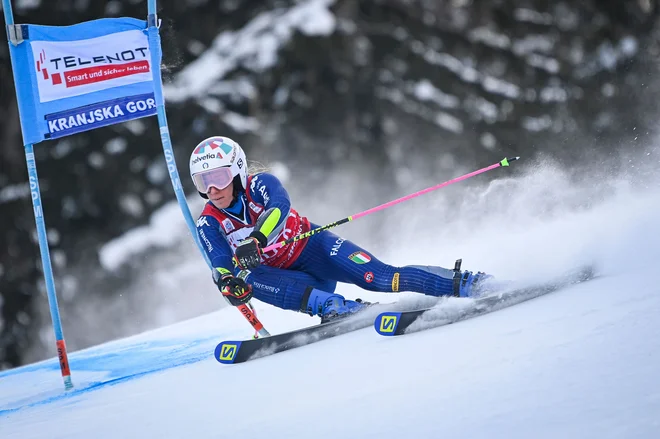 Marta Bassino se je v Kranjski Gori zavihtela na najvišjo stopničko veleslalomske tekme. FOTO: Jure Makovec/AFP