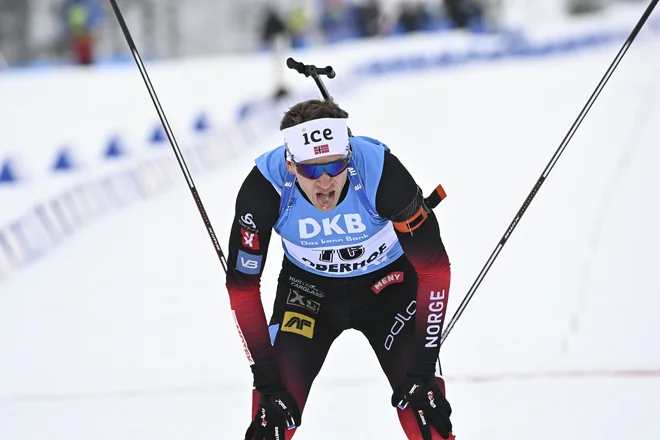 Norvežan Tarjei Boe se je v Oberhofu zavihtel na najvišjo stopničko. FOTO: Tobias Schwarz/AFP