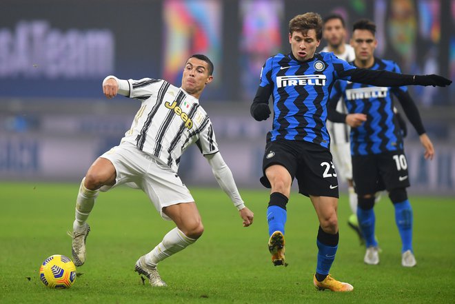 Tudi Cristiano Ronaldo je bil v Milanu nemočen. FOTO: Daniele Mascolo Reuters