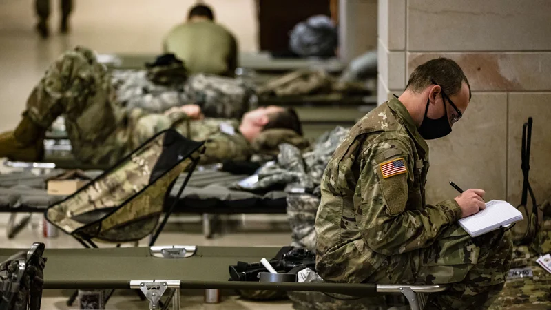 Fotografija: Dogajanje v ZDA je bilo v letu 2020 še posebej pestro, a to vseeno ni najslabše leto v ameriški zgodovini. FOTO: Samuel Corum/Afp