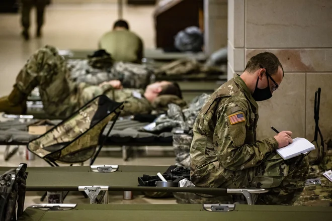 Dogajanje v ZDA je bilo v letu 2020 še posebej pestro, a to vseeno ni najslabše leto v ameriški zgodovini. FOTO: Samuel Corum/Afp