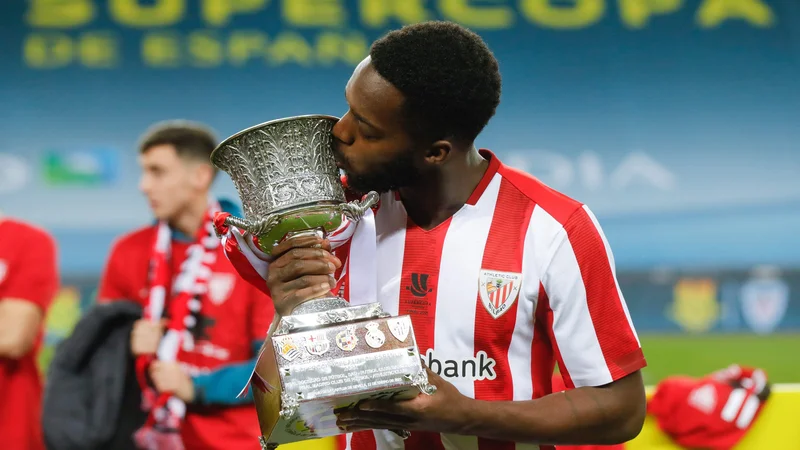 Fotografija: Ne Real, Barcelona ali Atletico Madrid, prva letošnja lovorika v Španiji je pripadla Athletic Bilbauu. Junak zmage proti Barceloni s 3:2 je bil Inaki Williams. FOTO: Pablo Garcia/AFP